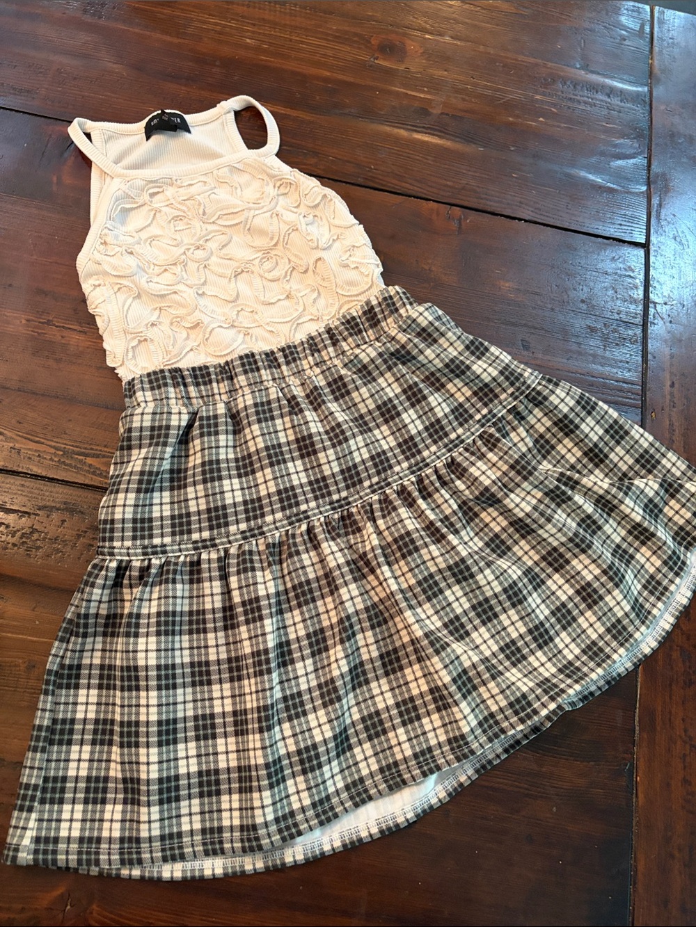 Amy Byer m 10-12 Cream Crochet Tank with Plaid lined Tiered Skirt set